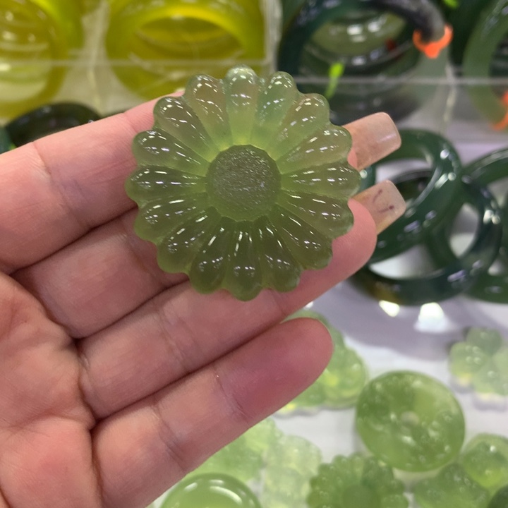 蛇纹石玉挂坠未镶嵌