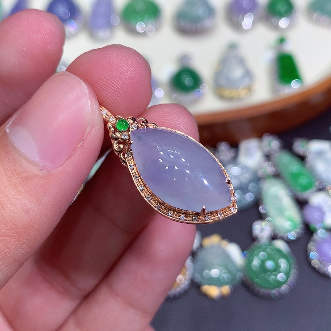 翡翠吊坠(不含链)18K金镶嵌