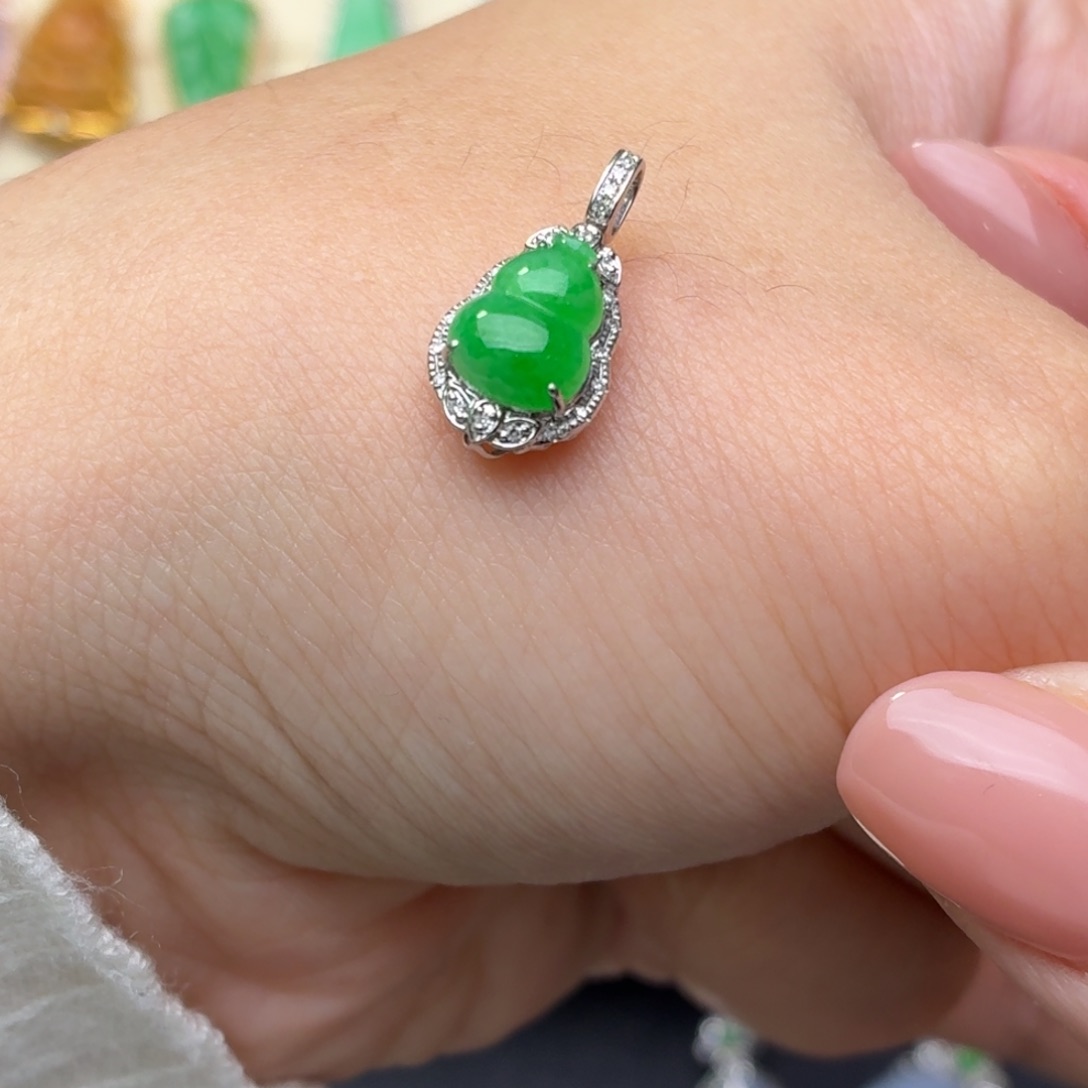 翡翠18K金镶嵌颈饰