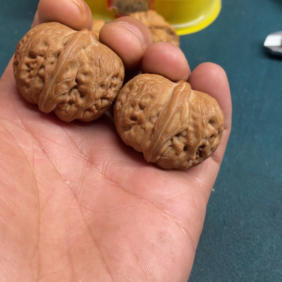 文玩核桃吊坠元宝