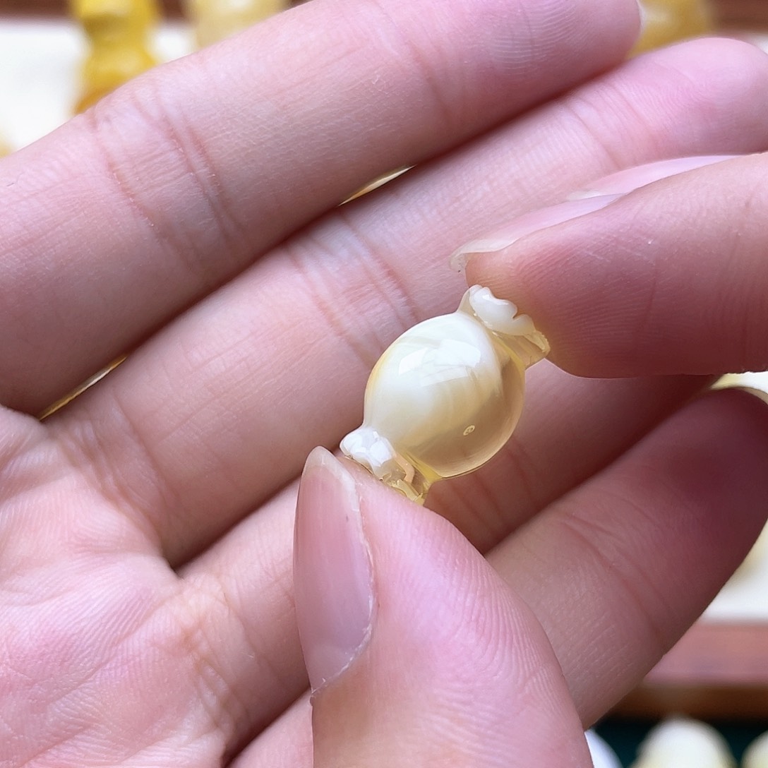 未镶嵌琥珀裸石蜜蜡