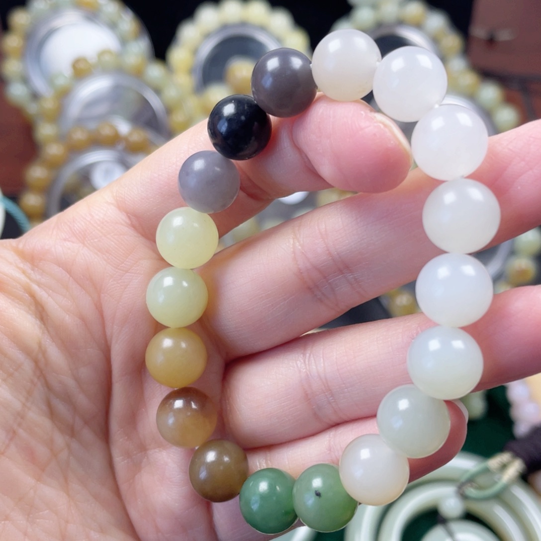 和田玉颈饰未镶嵌