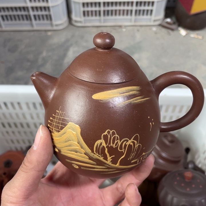 老厂紫砂壶一件。