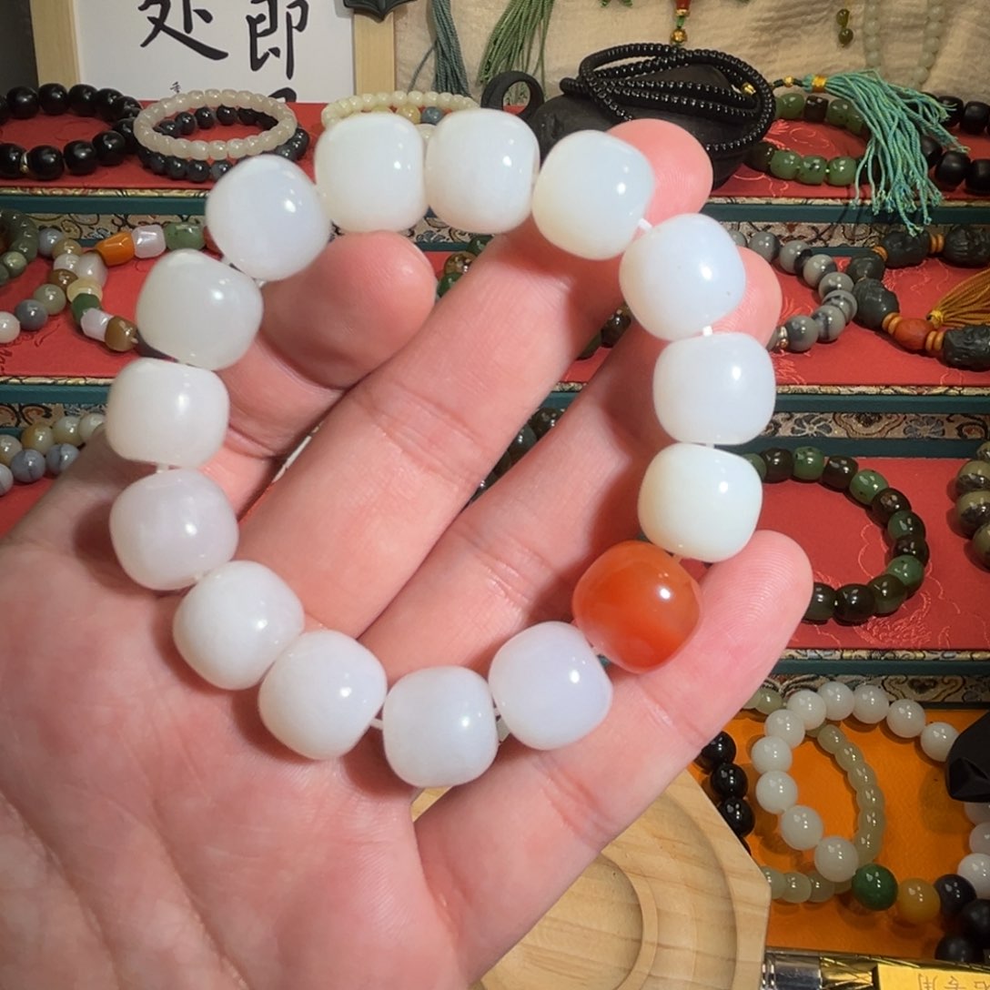 和田玉手链未镶嵌有结构