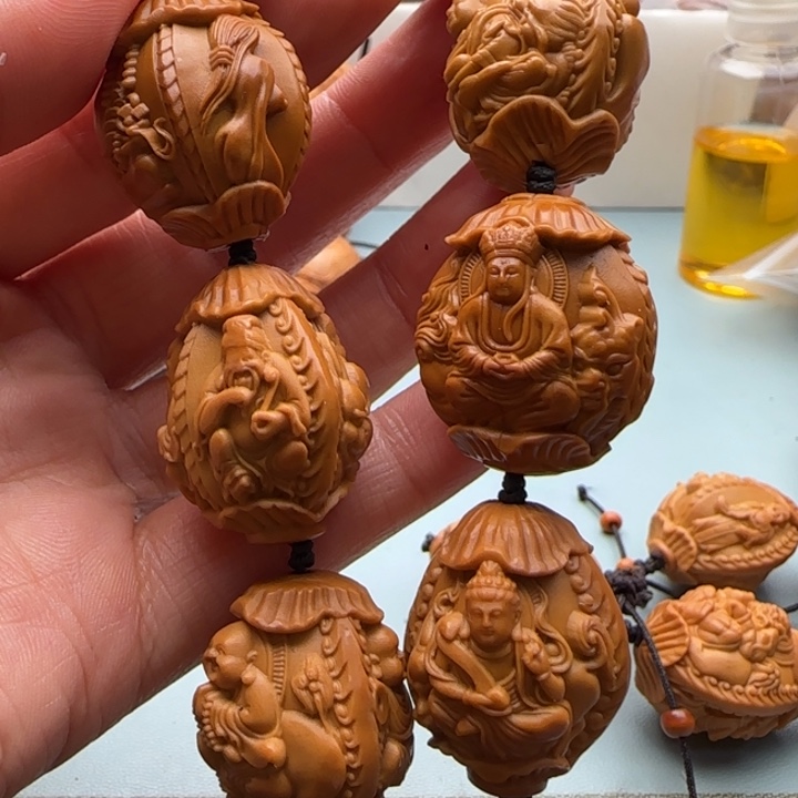 橄榄核手串雕刻工艺