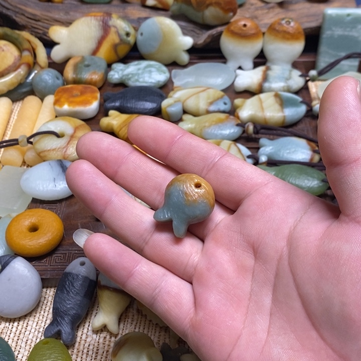 *****蛇纹石玉未镶嵌颈饰