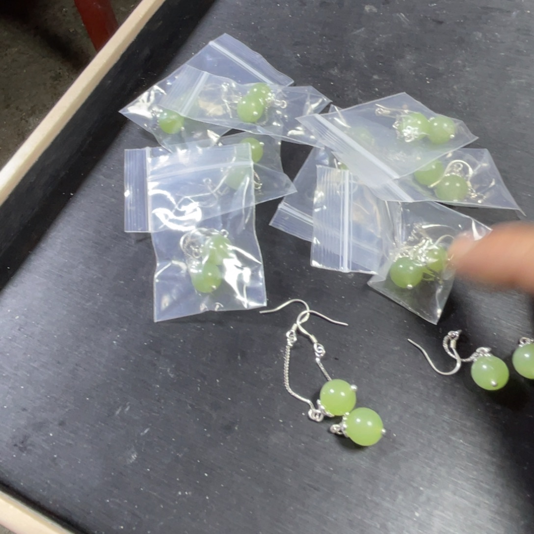 石英质玉未镶嵌颈饰