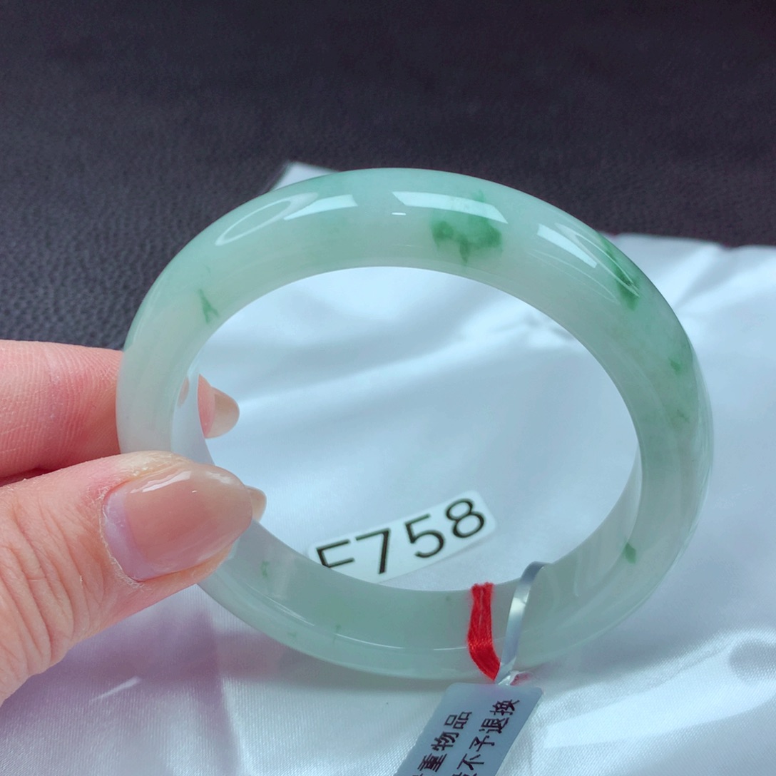 翡翠手镯未镶嵌手镯88