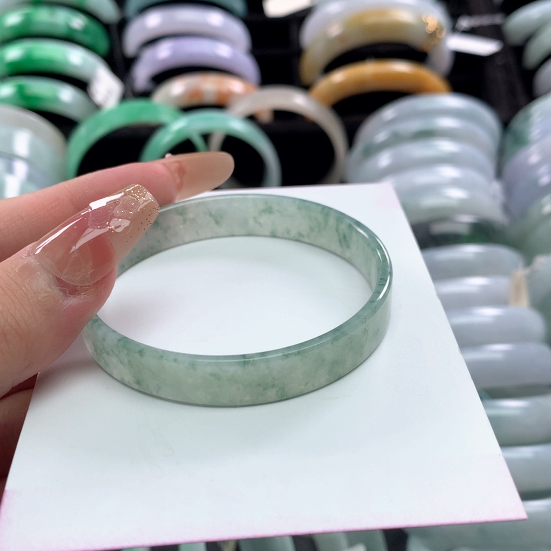 翡翠手镯未镶嵌公主