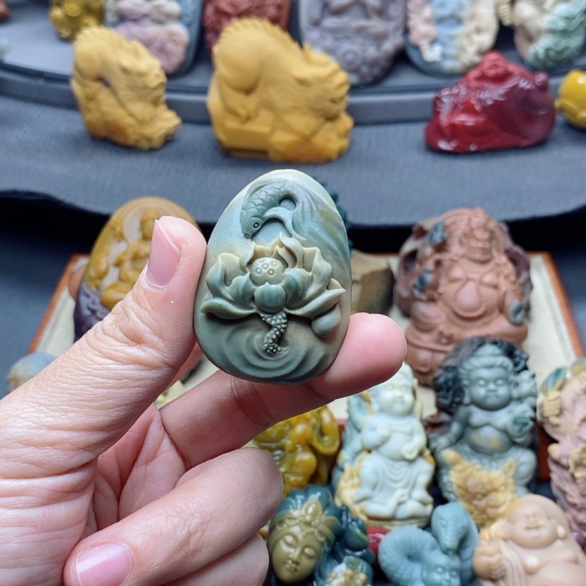 【闪购商品】定制石英质玉吊坠未镶嵌