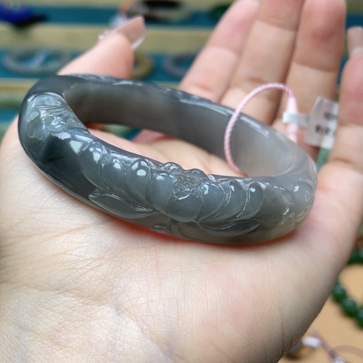 和田玉手镯56+圈口。编号17未镶嵌