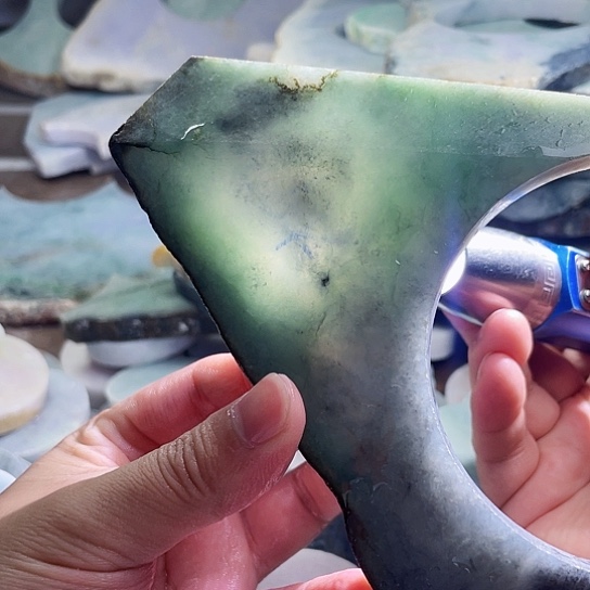 翡翠未镶嵌颈饰毛料99