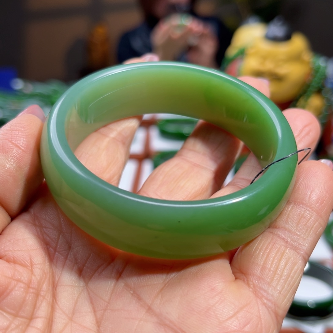 和田玉手镯未镶嵌幸*草