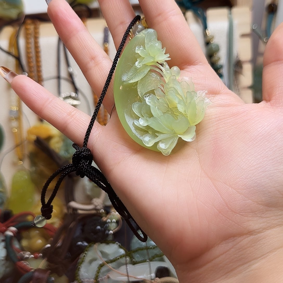 米***界蛇纹石玉合金颈饰