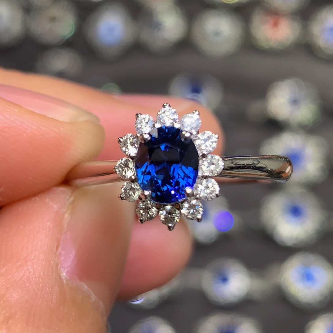 蓝宝石戒指18K金镶嵌