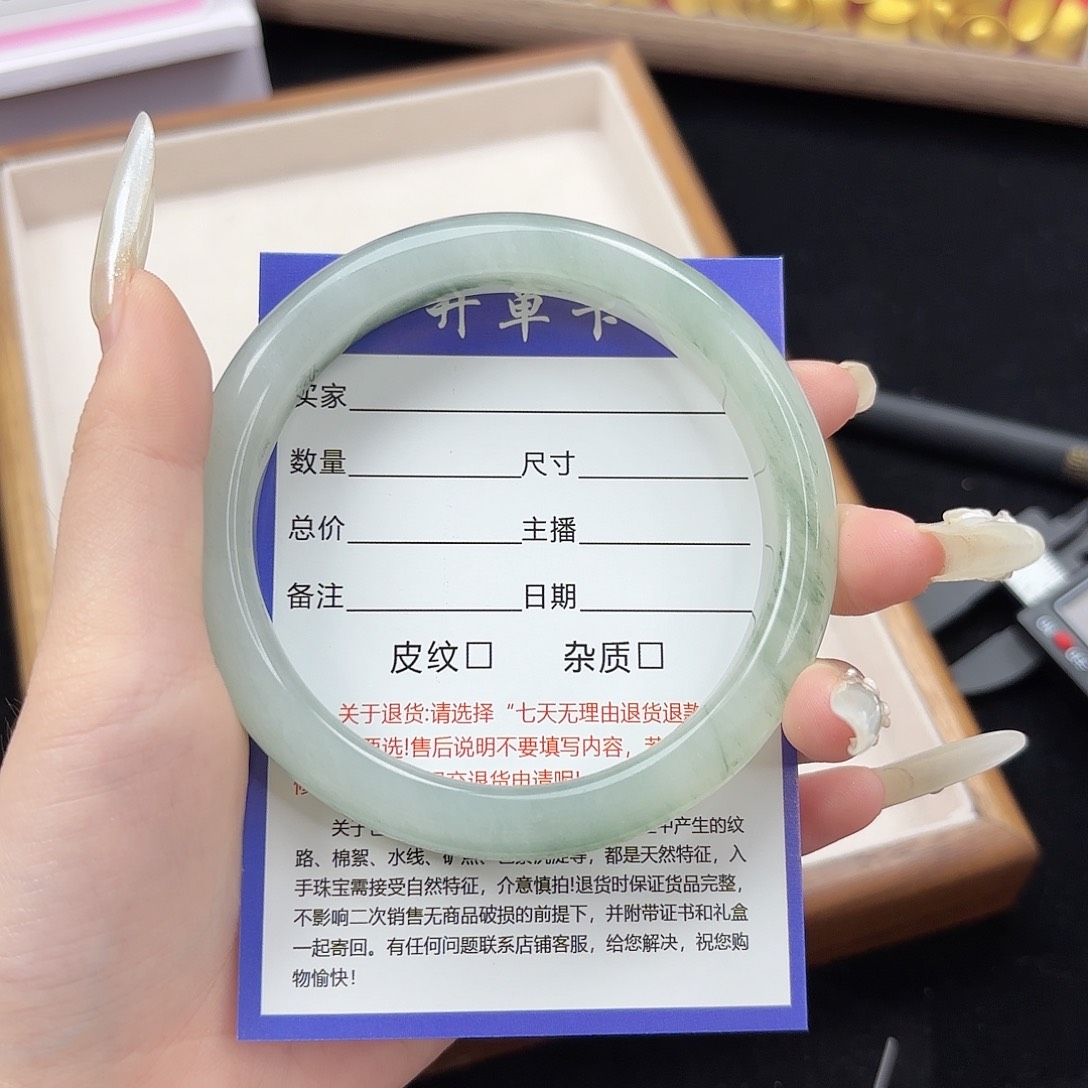 未镶嵌手镯石英岩玉辛***?