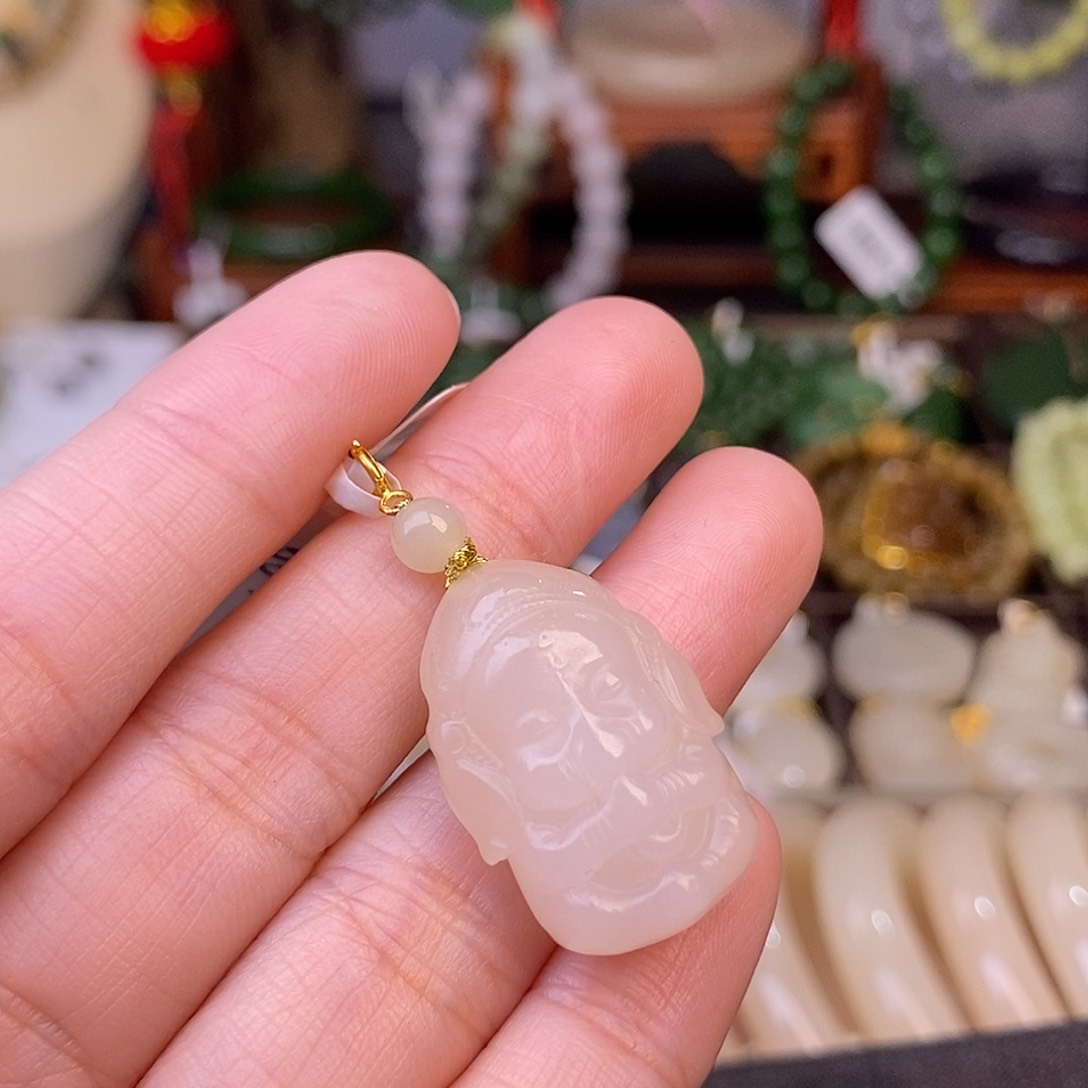 和田玉熟藕粉老料18.K金吉象吊坠清货价未镶嵌