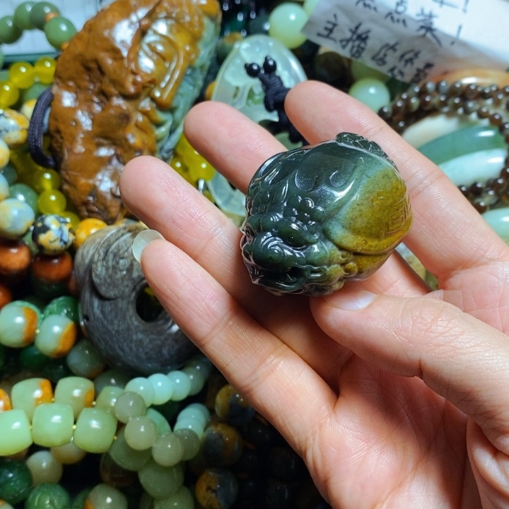 岫岩河磨玉（透闪石质玉）颈饰未镶嵌