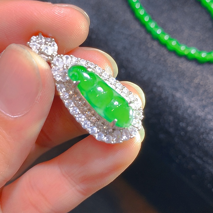 【闪购商品】翡翠颈饰银S925镶嵌翡翠