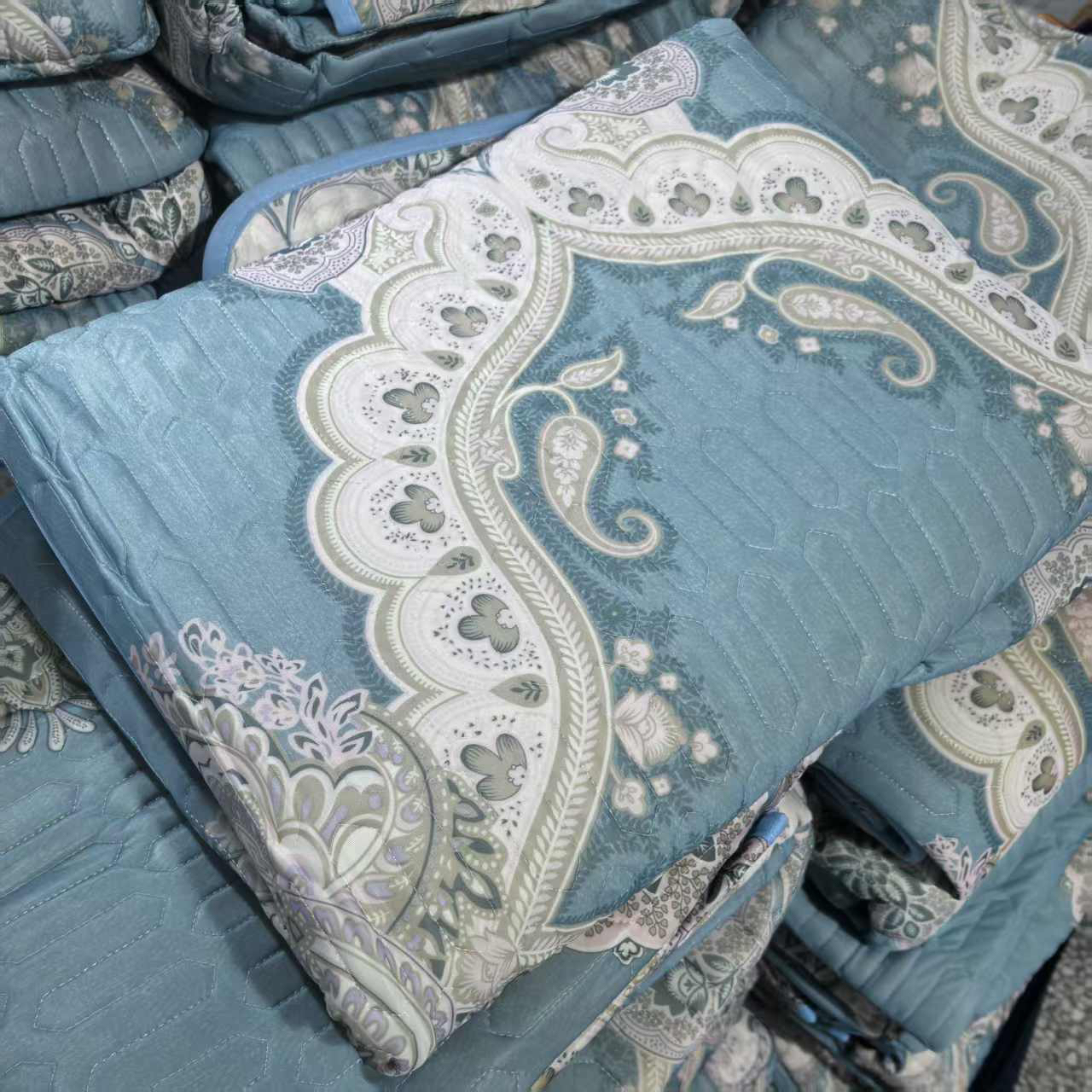 浅蓝青瓷宫廷风乳胶床垫（绑绳款），180*200多款花纹