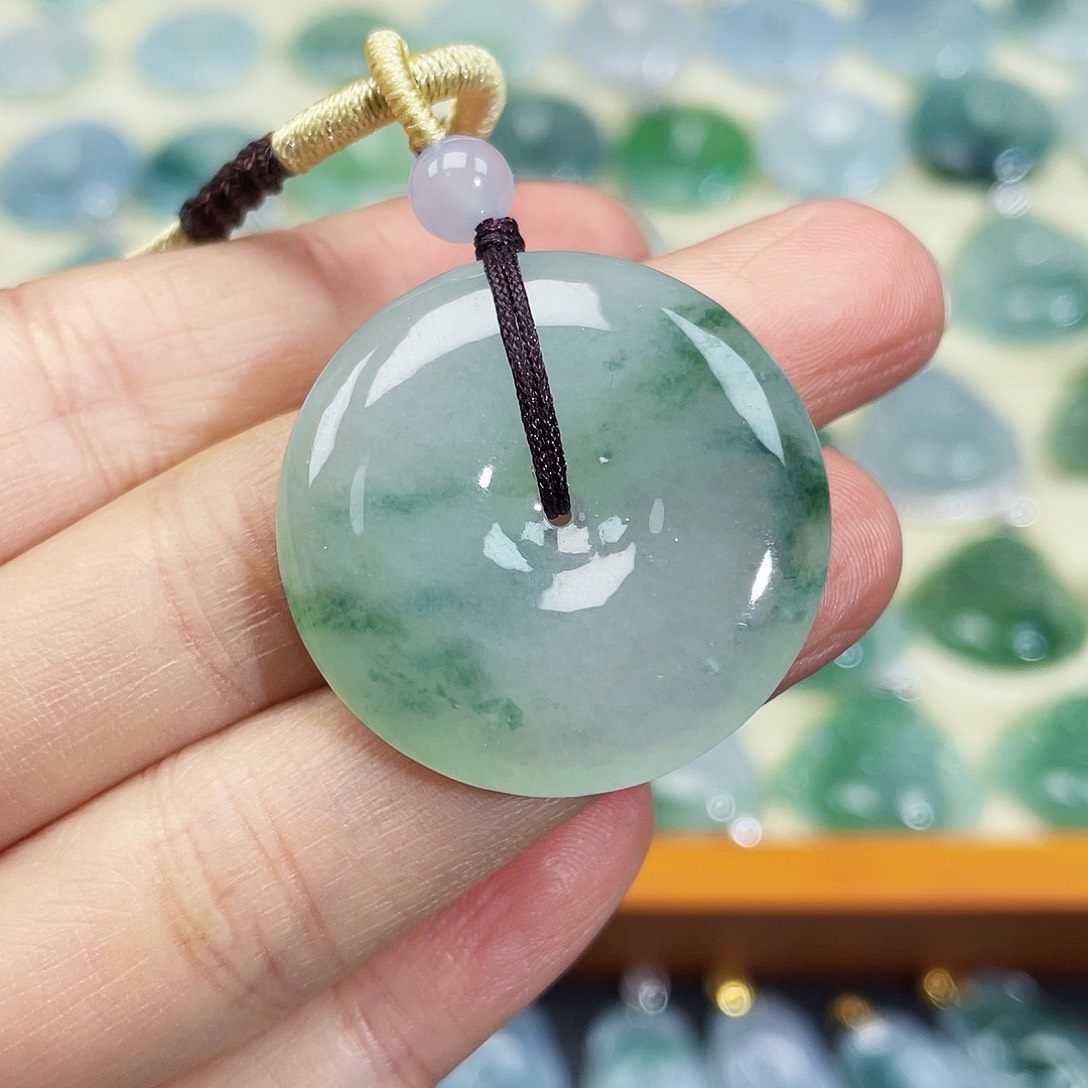 翡翠颈饰未镶嵌吊坠