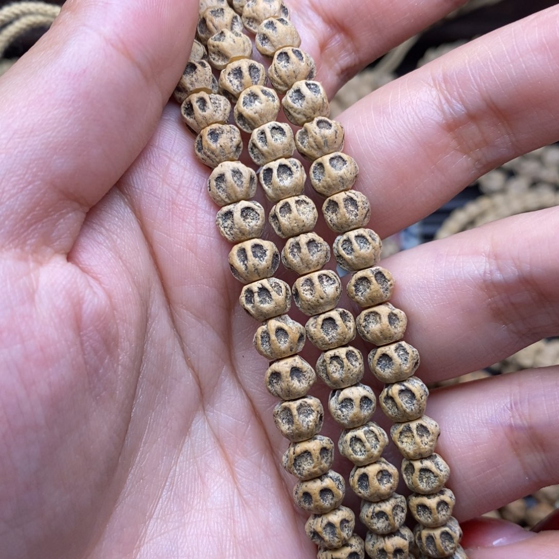 柏香籽/百香籽吊坠～