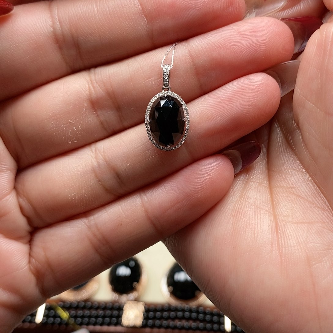 翡翠颈饰18K金镶嵌墨翠