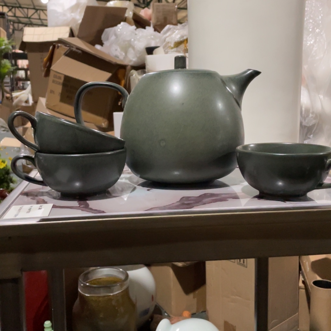 糊**图陶瓷花瓶，家具摆件。