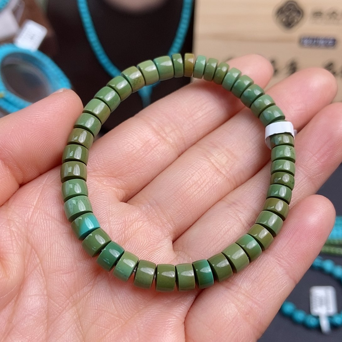 绿松石配饰未镶嵌
