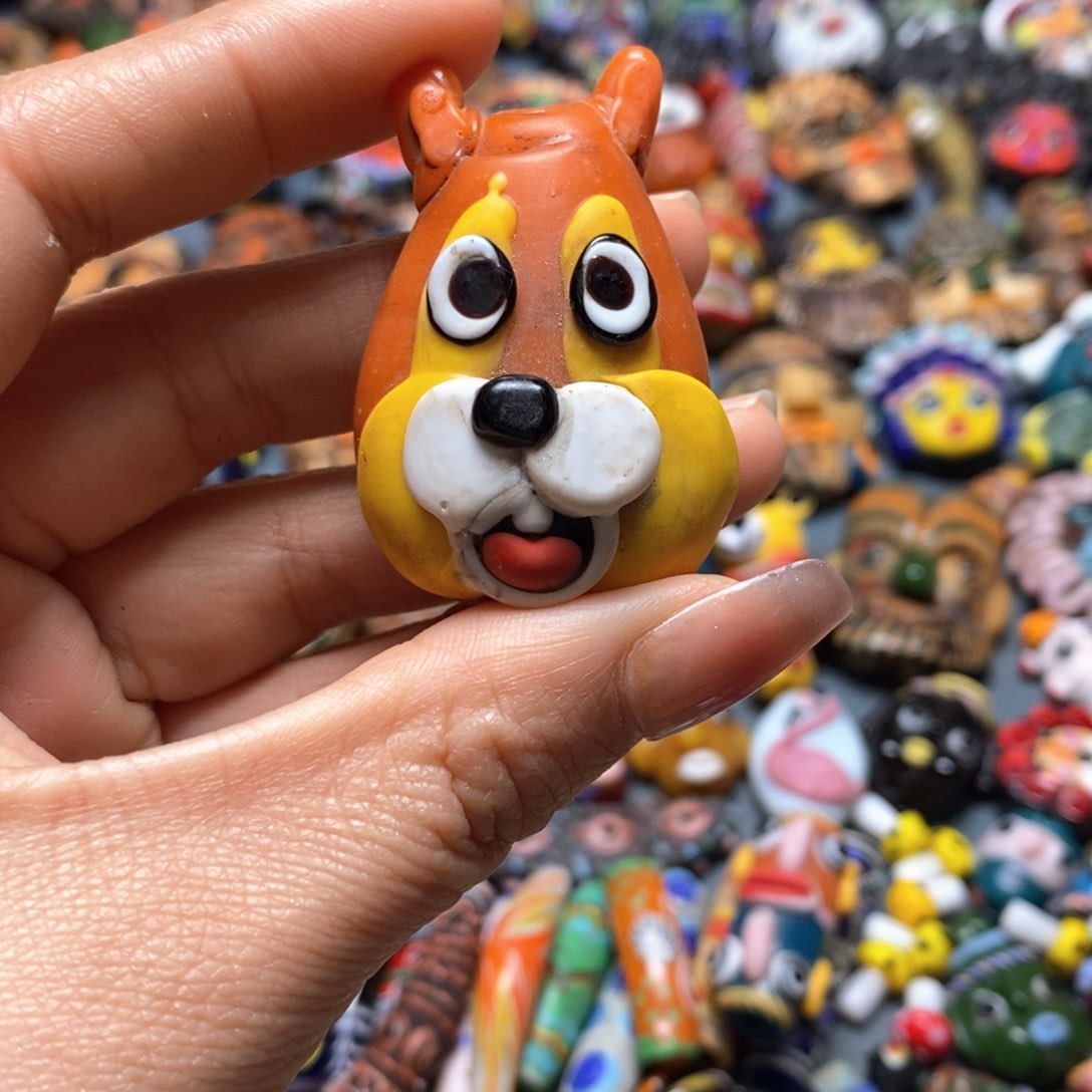 琉璃颈饰印度尼西亚松鼠