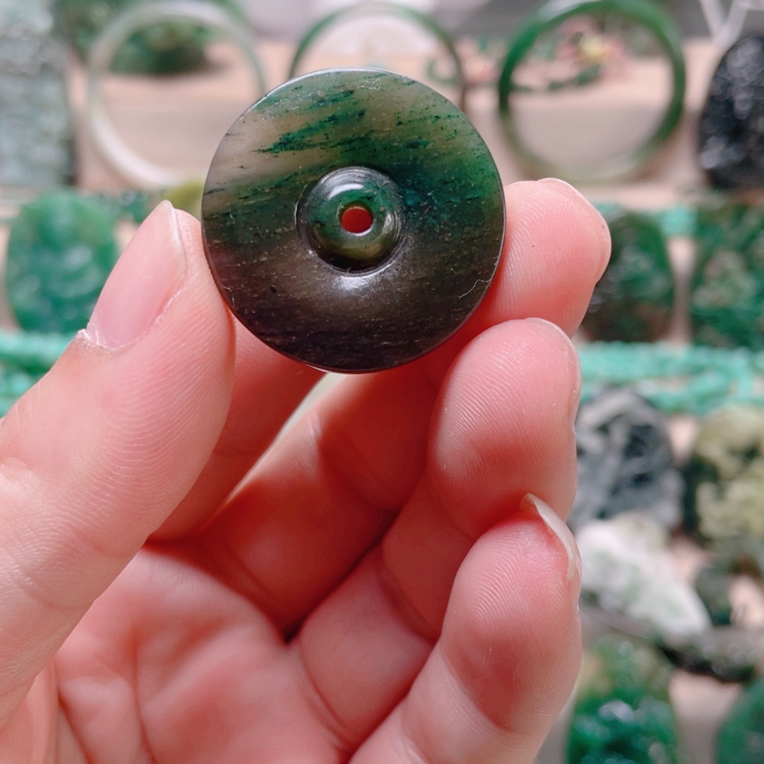 独山玉未镶嵌颈饰