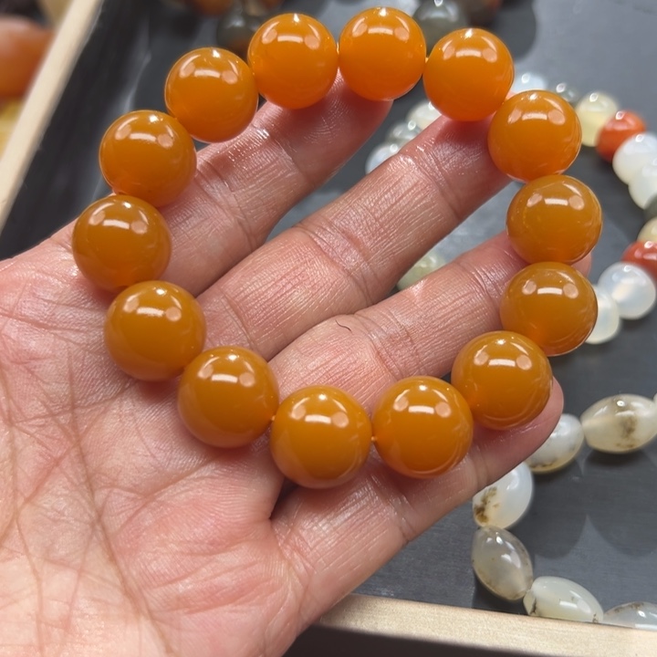 石英质玉（黄龙玉）颈饰未镶嵌