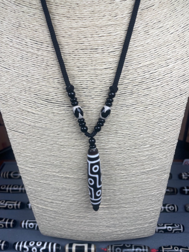 黑白九眼挂件男女款可伸缩锁骨链