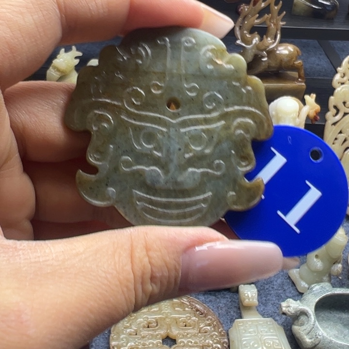 和田玉未镶嵌车挂