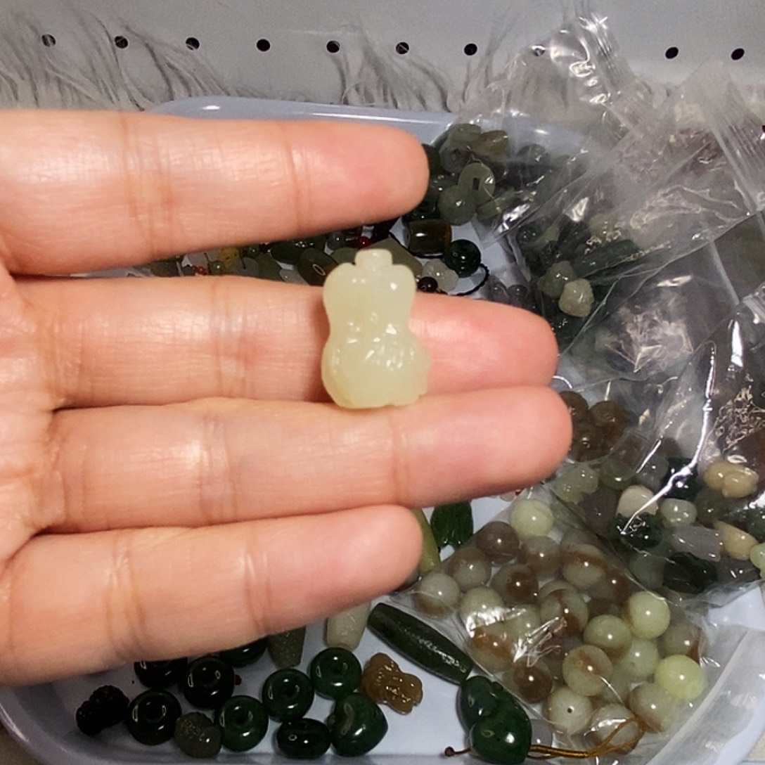 和田玉未镶嵌手链有裂纹亏本卖不退不换