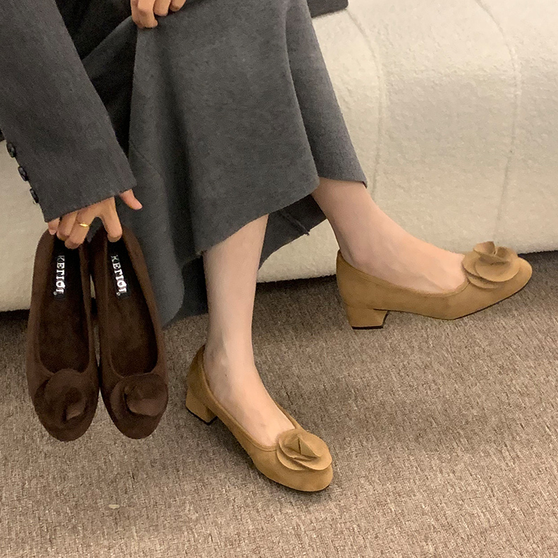 复古绒面花朵粗跟气质单鞋2025年新款一脚蹬新中式中跟女鞋