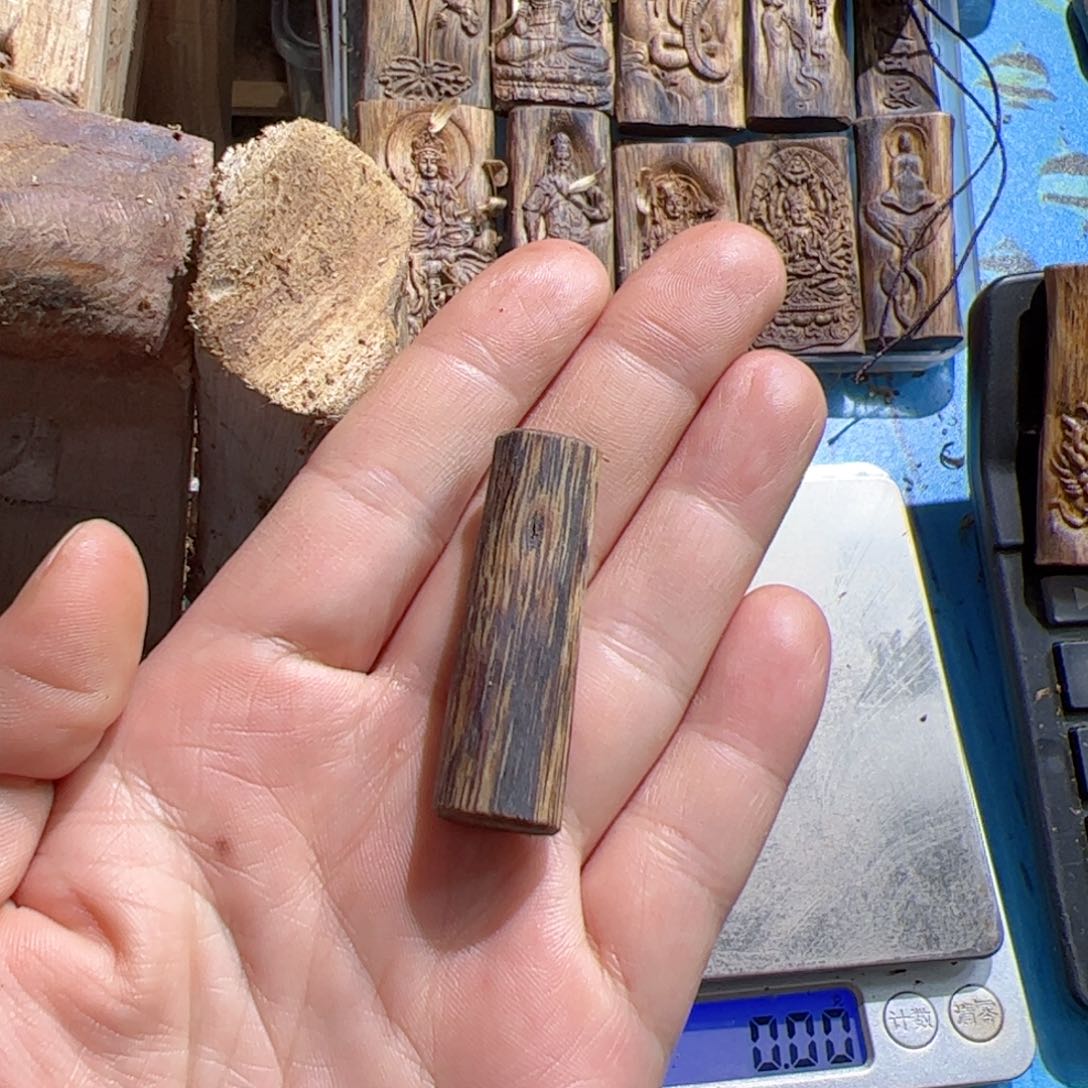 沉香吊坠白棋素牌3.7克