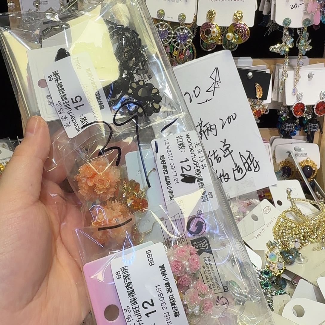 w****合成立方氧化锆铜合金其他（人造材质）