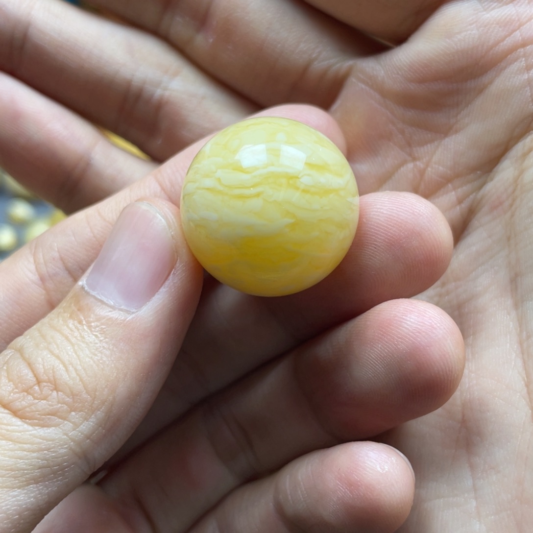 琥珀珠宝奇石未镶嵌给****?8