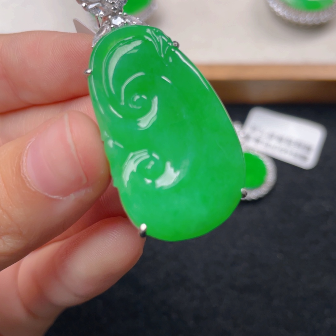 翡翠颈饰银S925镶嵌n n n n n