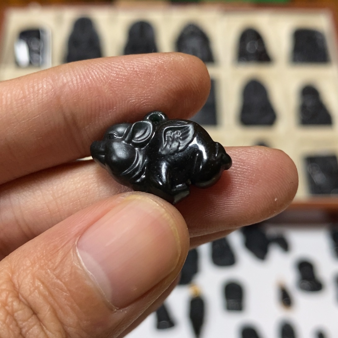 翡翠未镶嵌吊坠(赠链)