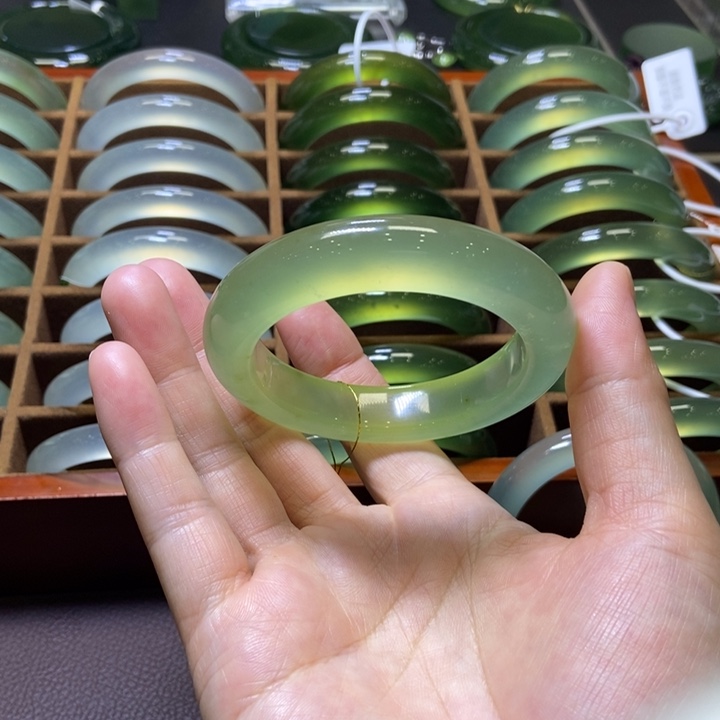 蛇纹石玉未镶嵌手镯54