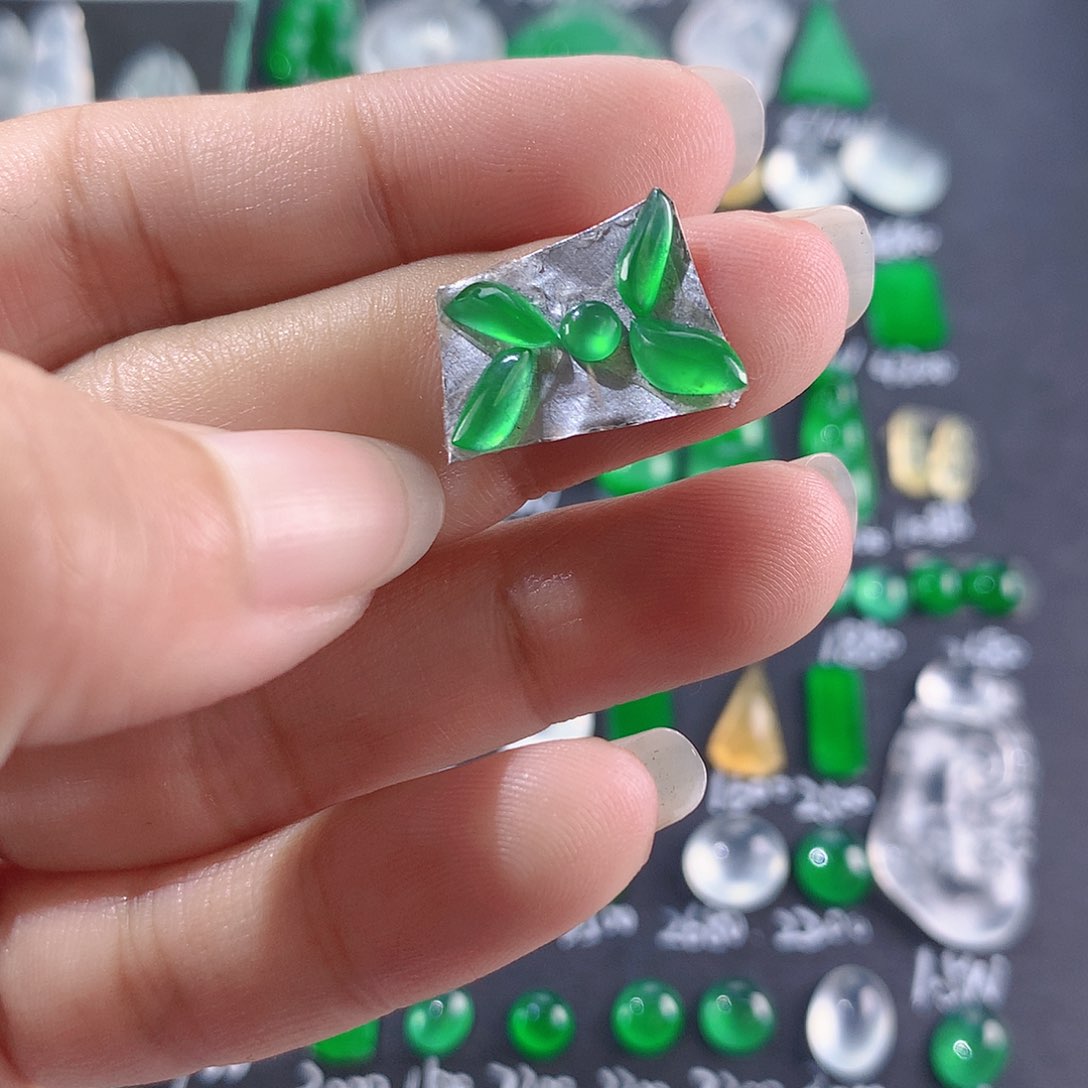 【闪购商品】翡翠颈饰未镶嵌随形5个