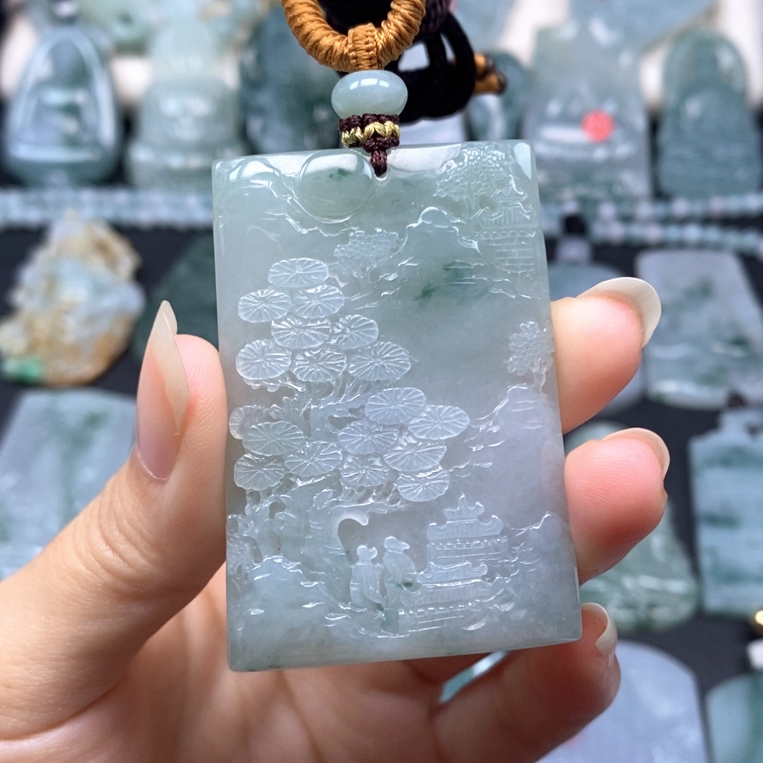 翡翠未镶嵌颈饰山水