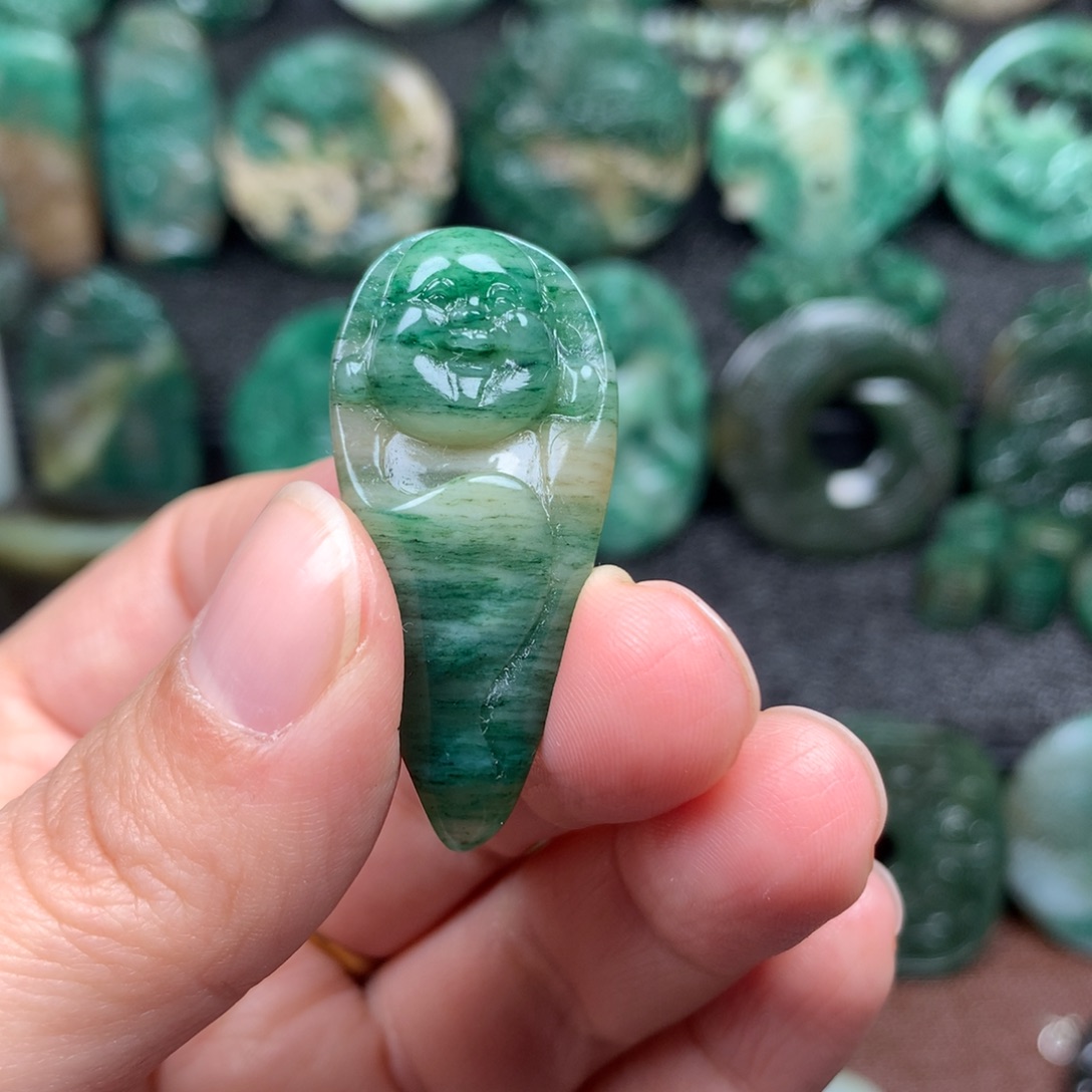 独山玉未镶嵌颈饰