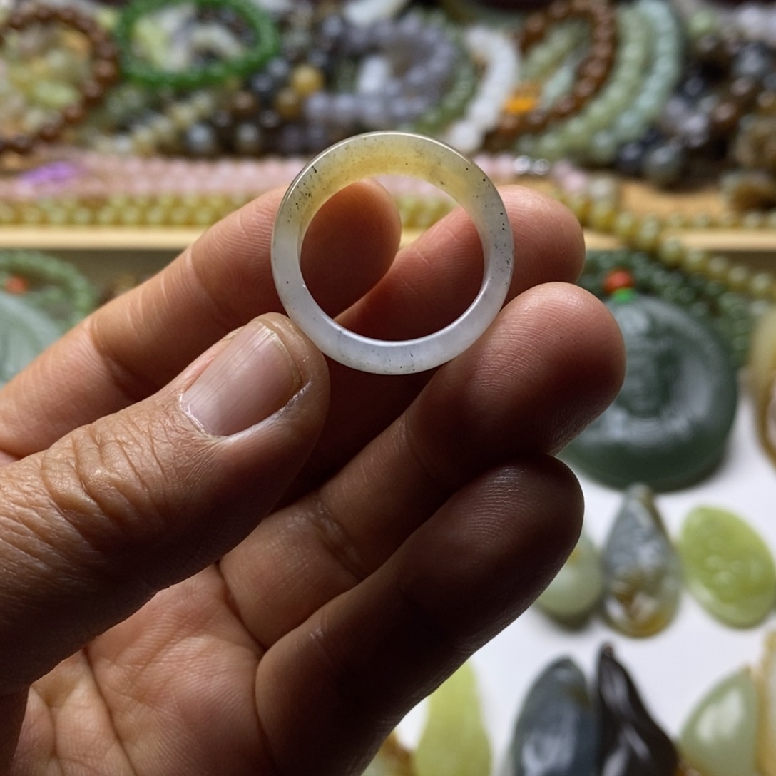 和田玉（糖玉）颈饰未镶嵌