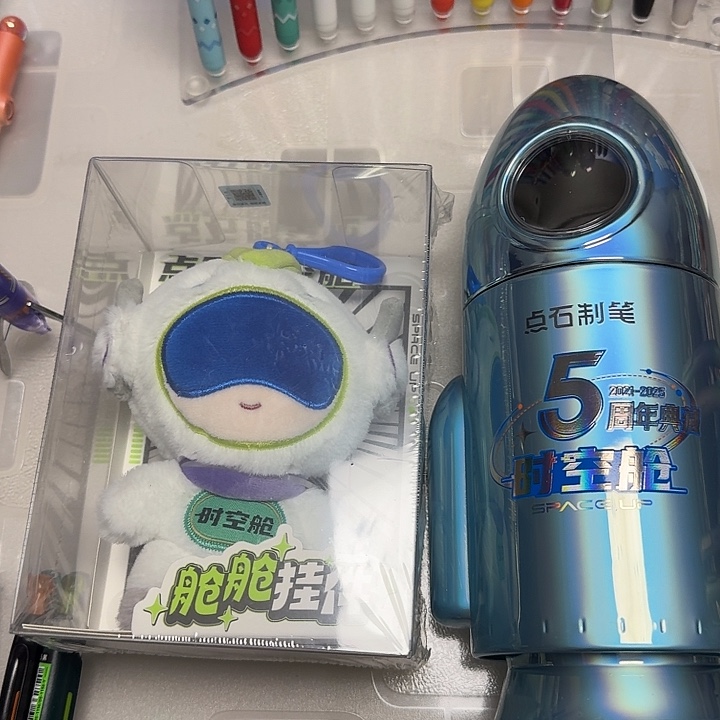 点石笔筒一个挂件一个