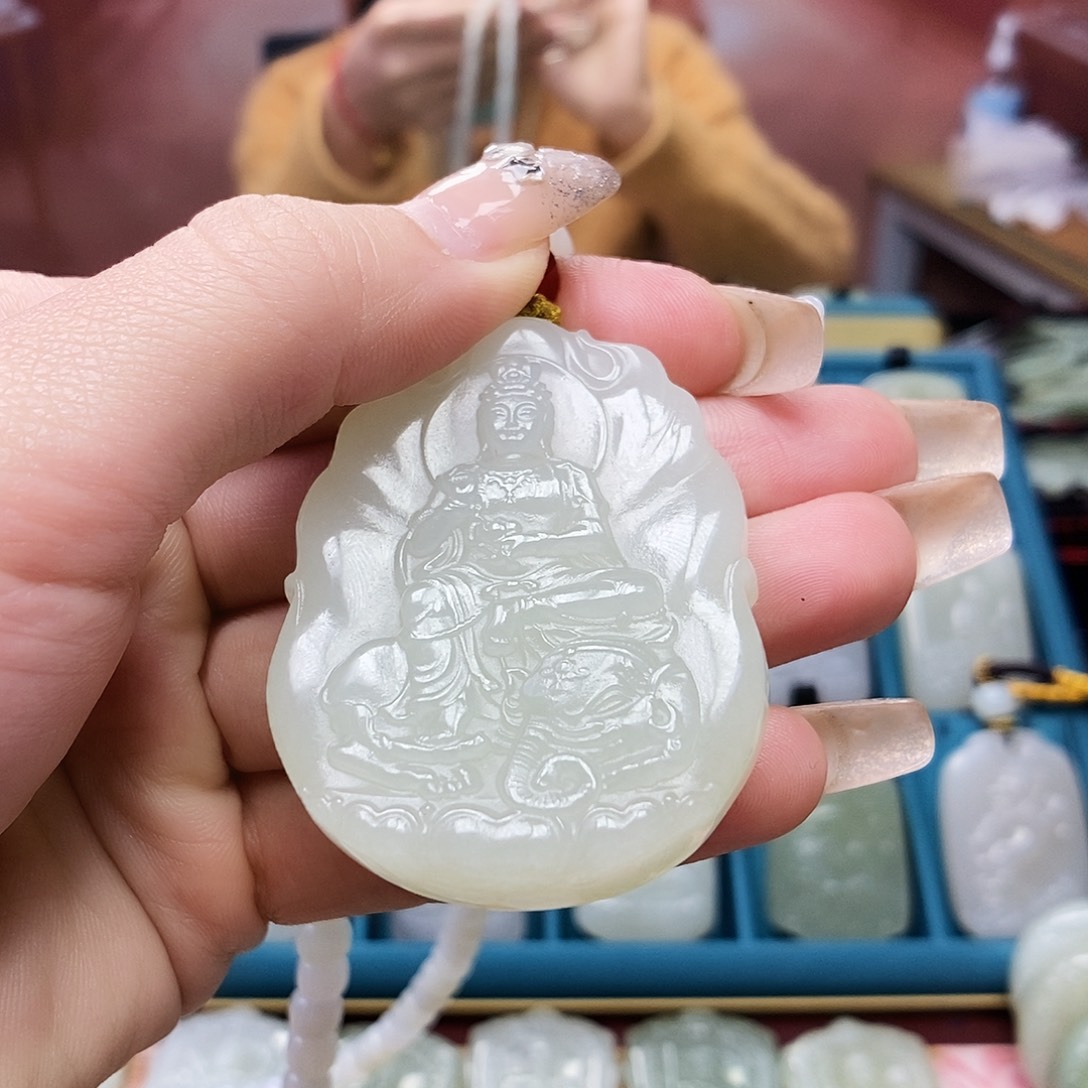 和田玉颈饰未镶嵌风**起