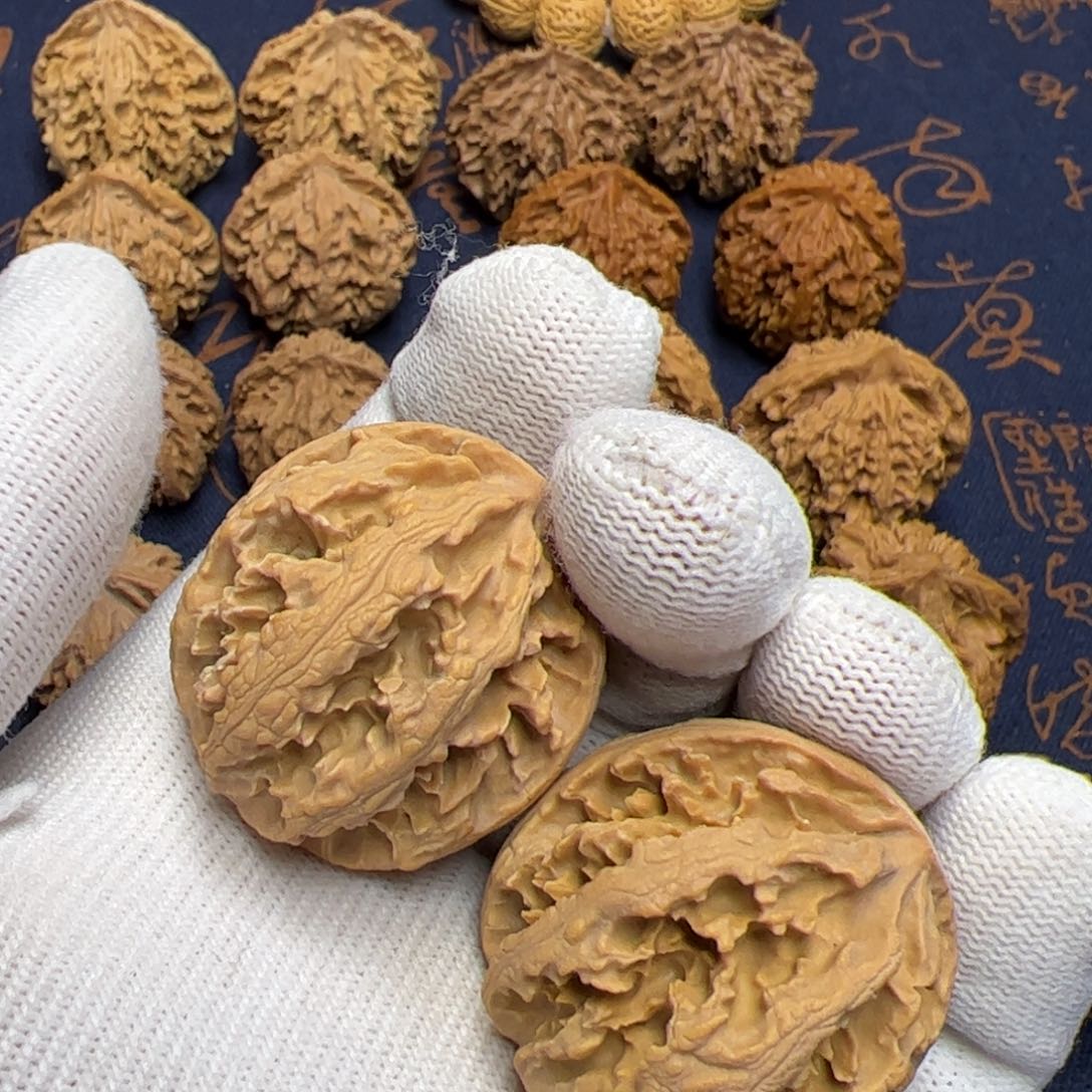 文玩核桃把件秦岭野生植物核桃