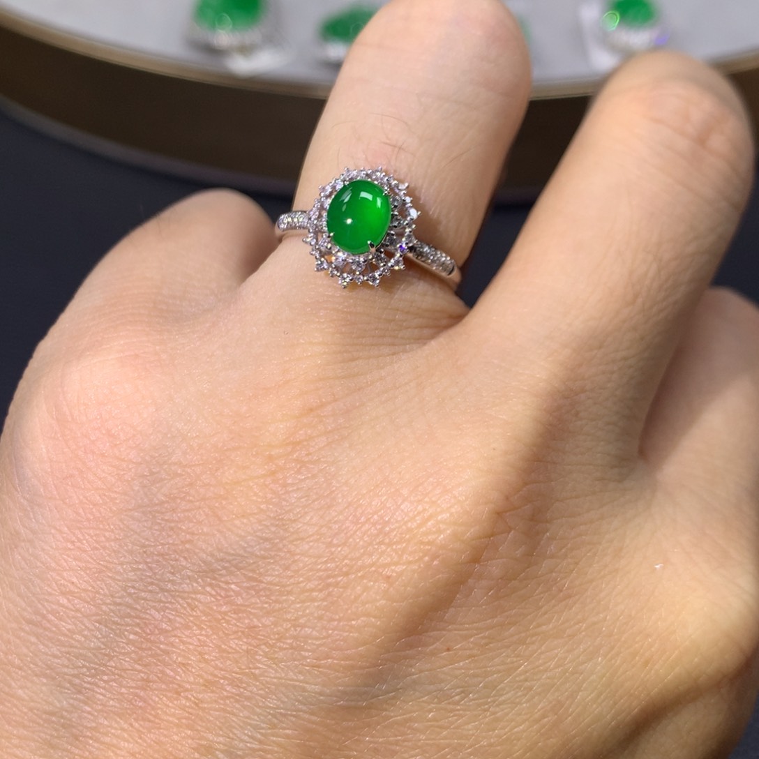 翡翠戒指18K金镶嵌翡翠